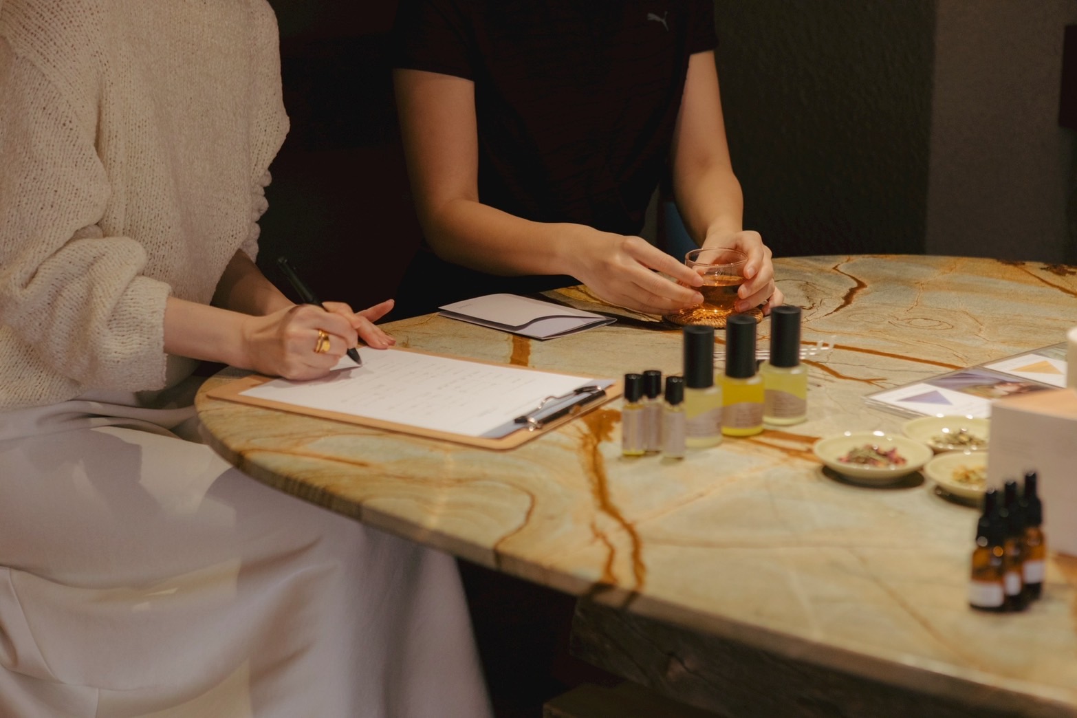 ハーブティーと香りの時間